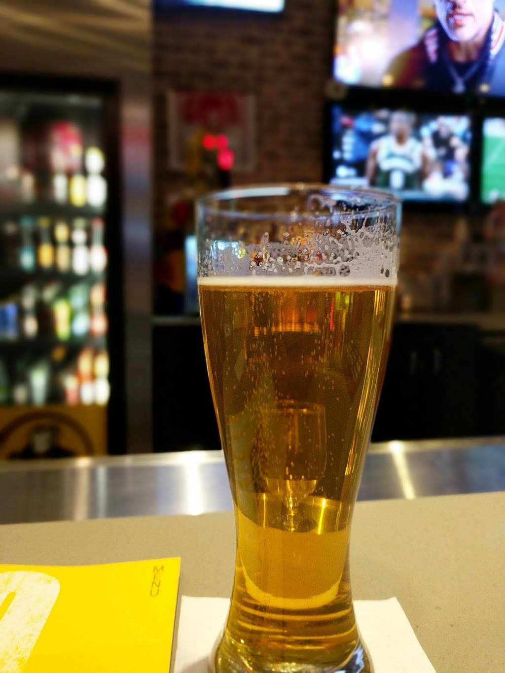 Buffalo Wild Wings | restaurant | 500 E Rollins Rd, Round Lake Beach, IL 60073, USA | 8475468366 OR +1 847-546-8366