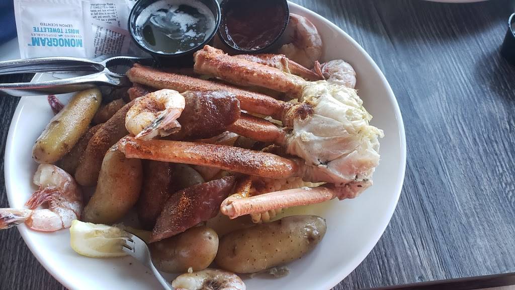 Wreck of the Salty Dog | restaurant | 232 S Sea Pines Dr #116, Hilton Head Island, SC 29928, USA | 8436717327 OR +1 843-671-7327