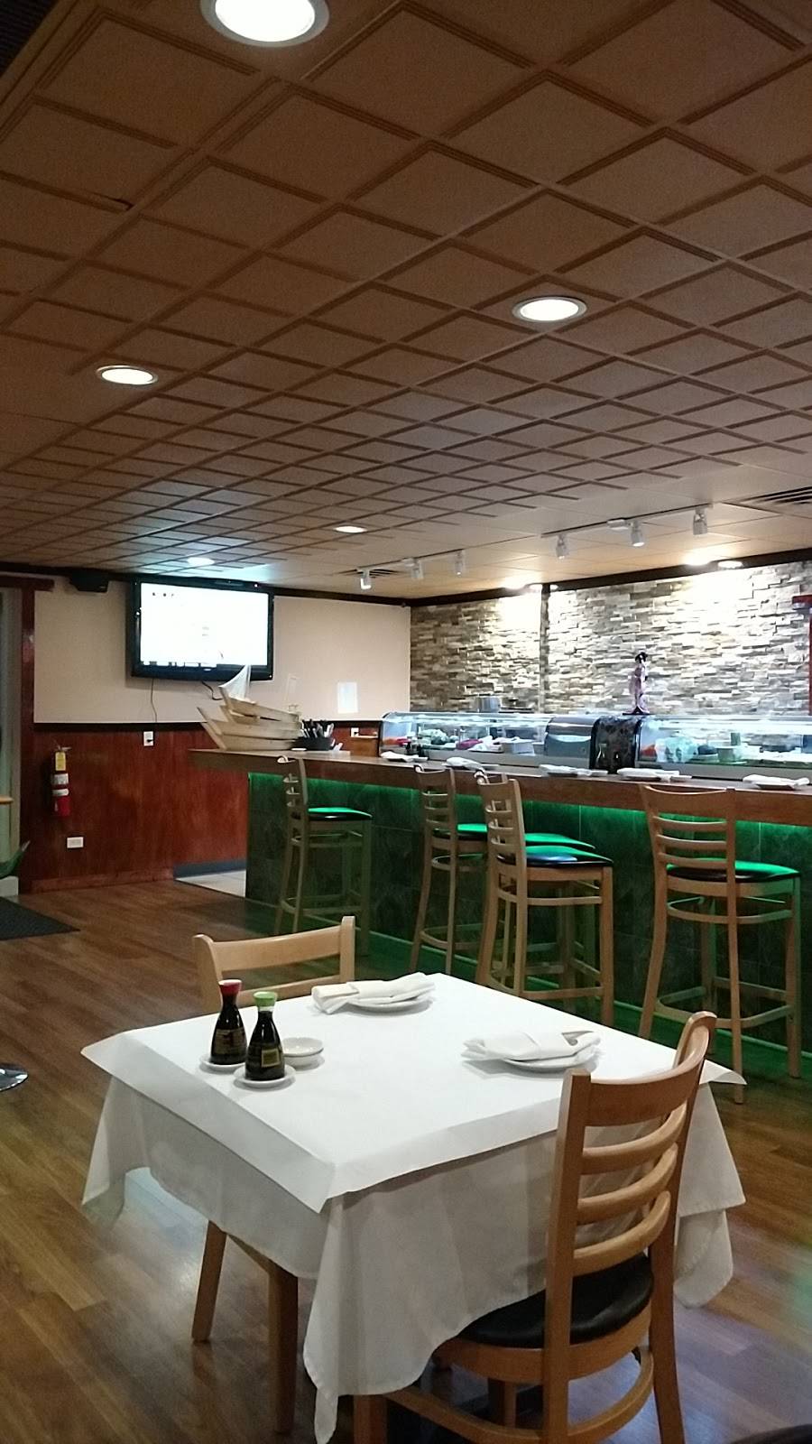 Golden Rolls | restaurant | 790 S Eastwood Dr, Woodstock, IL 60098, USA | 8153085099 OR +1 815-308-5099