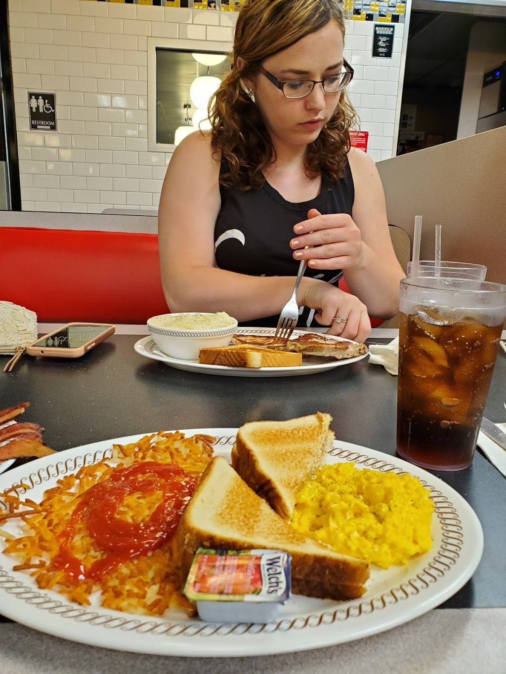 Waffle House | meal takeaway | 117 George Washington Hwy N, Chesapeake, VA 23323, USA | 7577733983 OR +1 757-773-3983