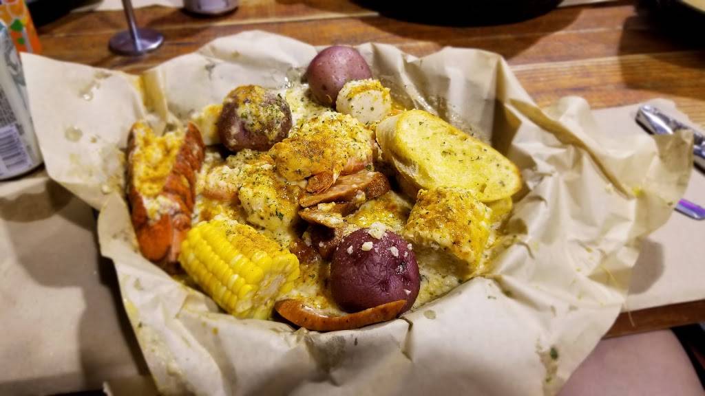 Melbourne Seafood Station | restaurant | 2001 S Harbor City Blvd, Melbourne, FL 32901, USA | 3213273393 OR +1 321-327-3393