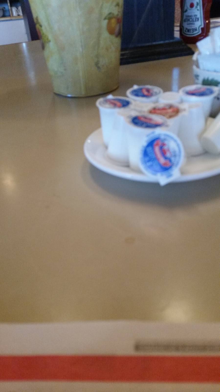 Restaurant Bar Royal | restaurant | 490 14e Ave, La Guadeloupe, QC G0M 1G0, Canada | 4184593436 OR +1 418-459-3436