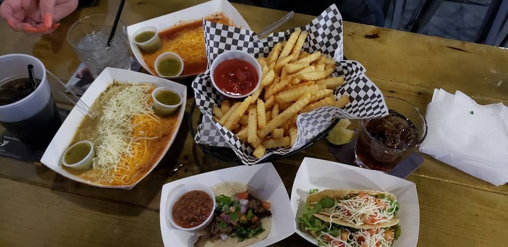 The District Pub & Kitchen | restaurant | 1160 Airway Blvd Suite DA 3-4 Suit, El Paso, TX 79925, USA | 9152496682 OR +1 915-249-6682