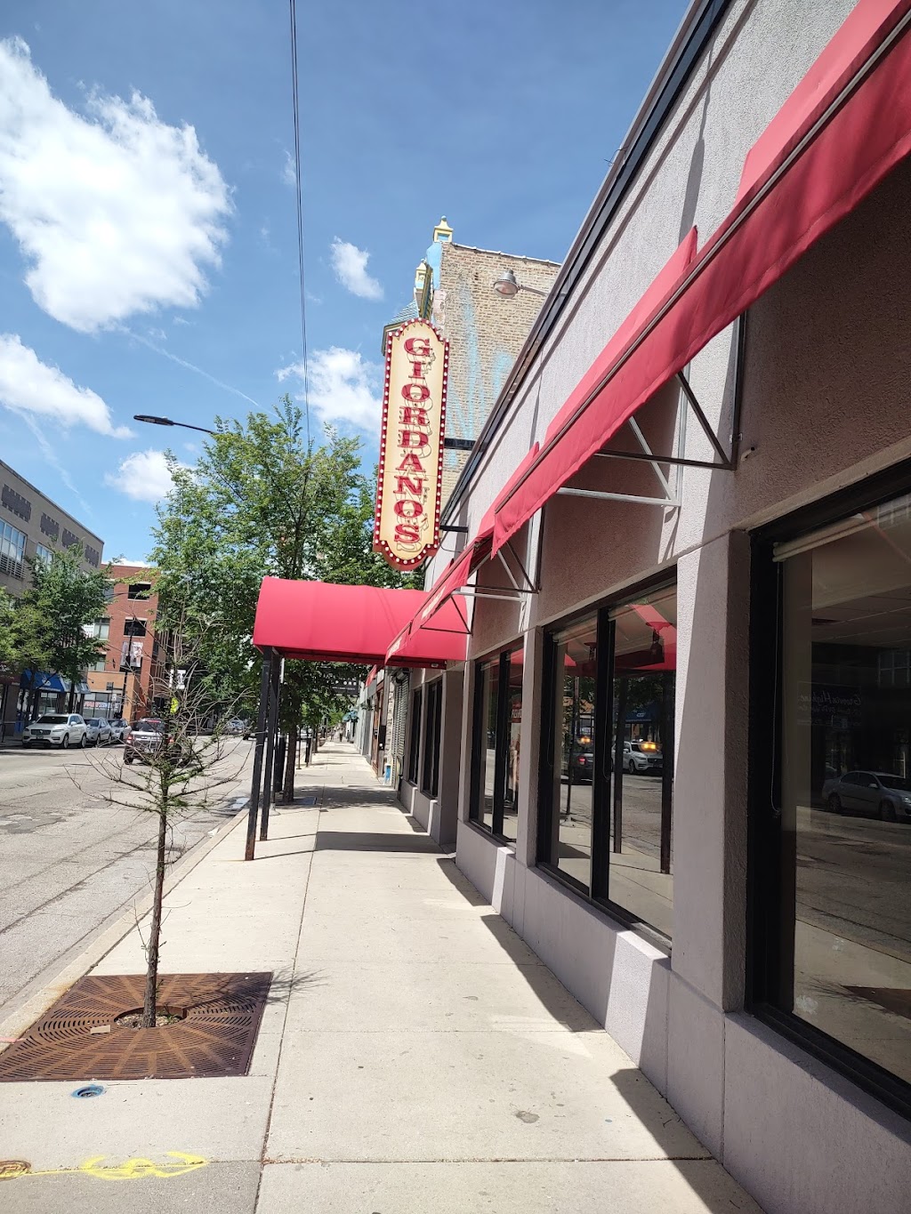 Giordanos | meal takeaway | 1040 W Belmont Ave, Chicago, IL 60657, USA | 7733271200 OR +1 773-327-1200