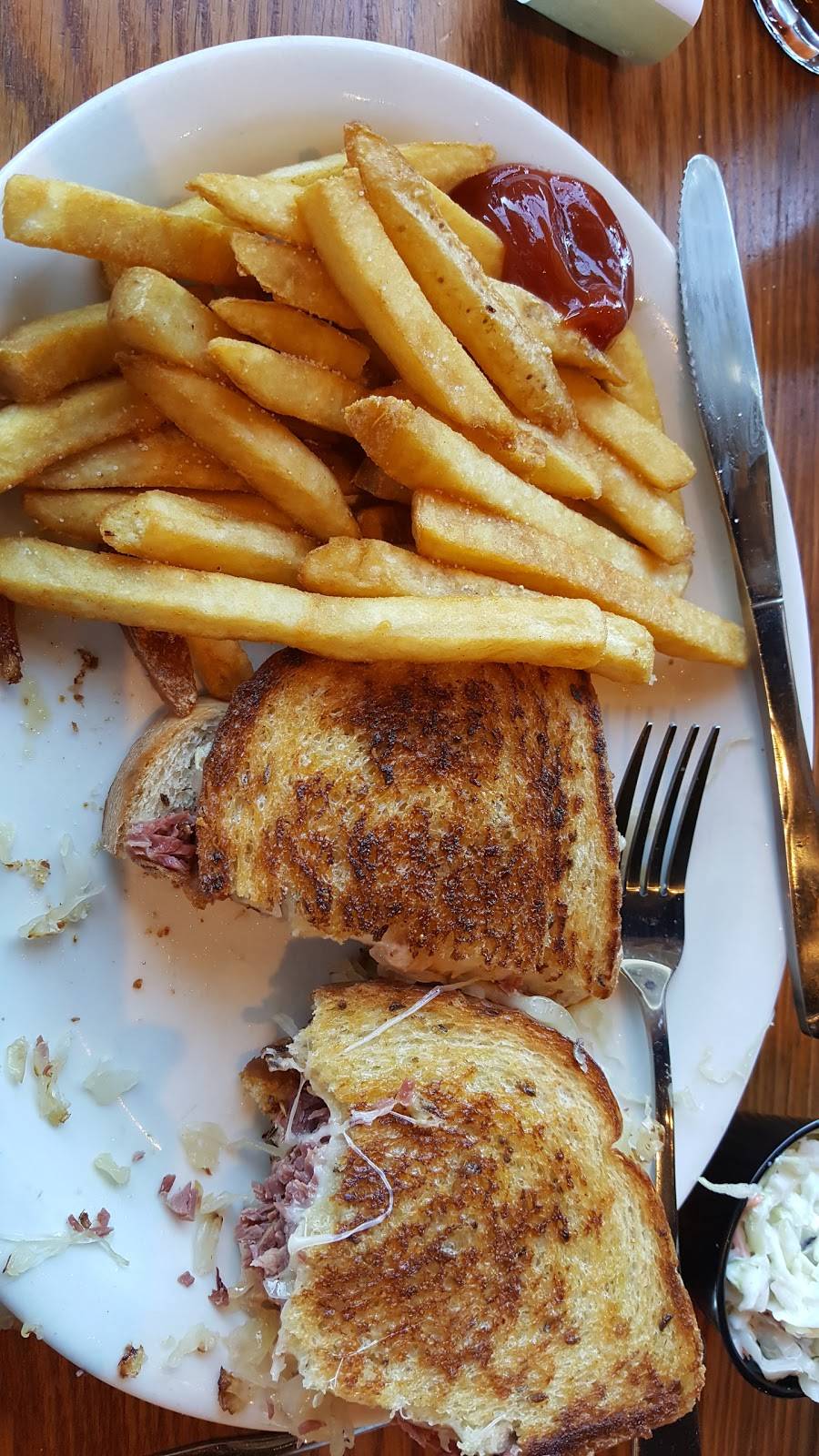 Cracker Barrel Old Country Store | restaurant | 1313 Hilliard Rome Rd, Columbus, OH 43228, USA | 6148782027 OR +1 614-878-2027