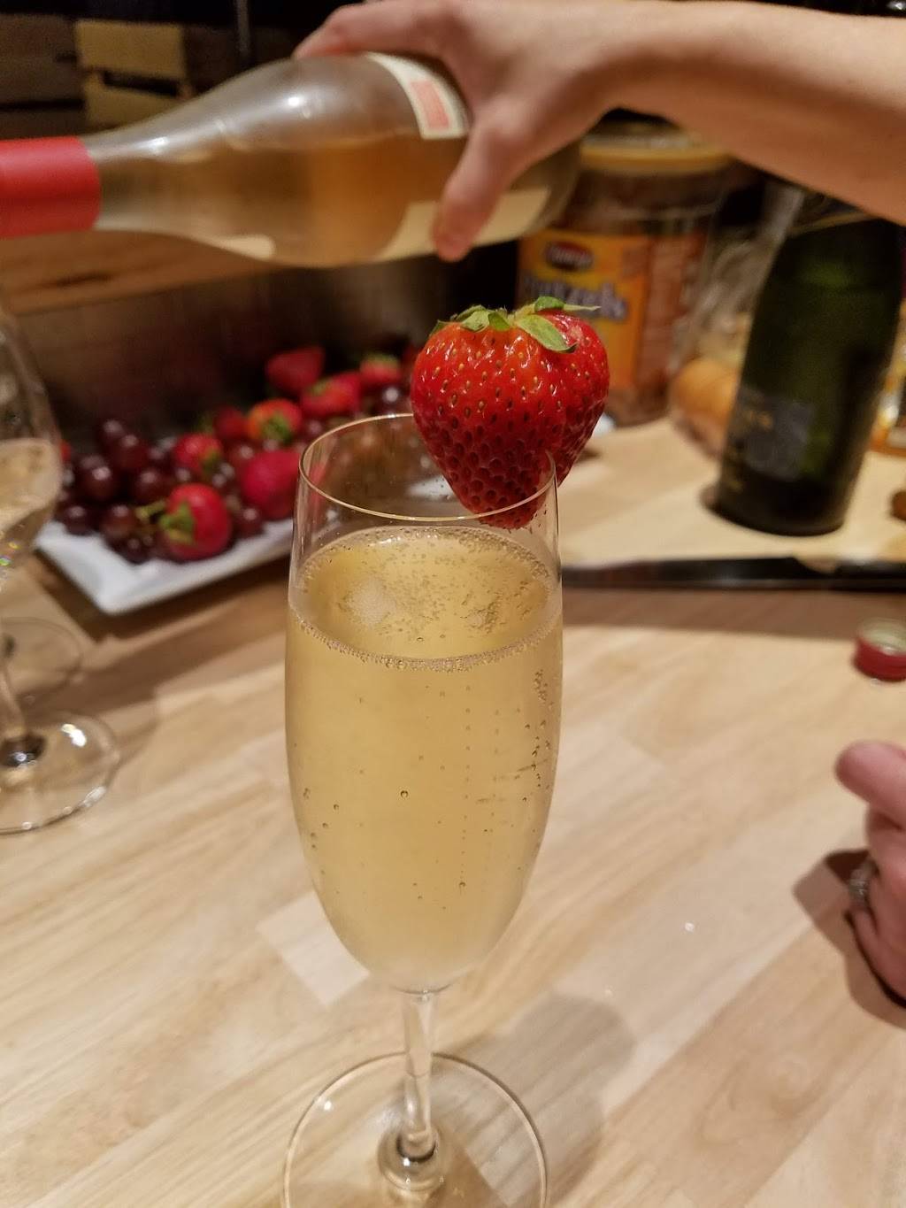 Wine Down Nashville | restaurant | 2720 Old Lebanon Rd suite 111, Nashville, TN 37214, USA | 6158443600 OR +1 615-844-3600