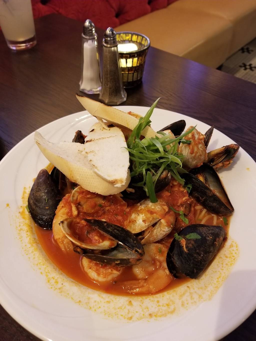 Seven An American Bistro | restaurant | 7 Northside Dr, Clifton Park, NY 12065, USA | 5183711777 OR +1 518-371-1777