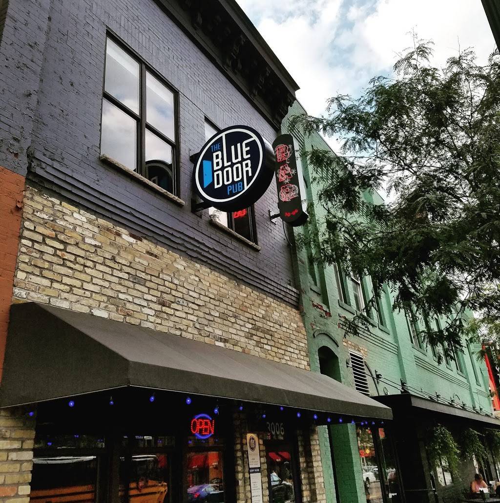 Blue Door Pub — Lyn-Lake | restaurant | 3006 Lyndale Ave S, Minneapolis, MN 55408, USA | 6123534838 OR +1 612-353-4838