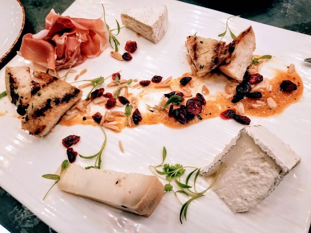 Tanners | restaurant | 21080 Pacific Coast Hwy, Huntington Beach, CA 92648, USA | 7146986130 OR +1 714-698-6130