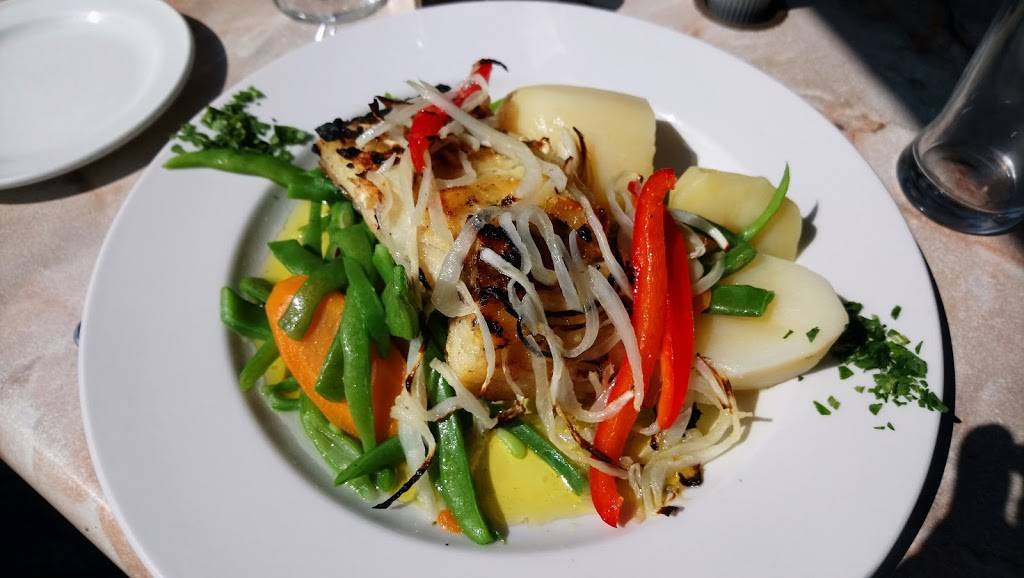 Amadeus Restaurant | restaurant | 184 Augusta Ave, Toronto, ON M5T 2L6, Canada | 4165911245 OR +1 416-591-1245