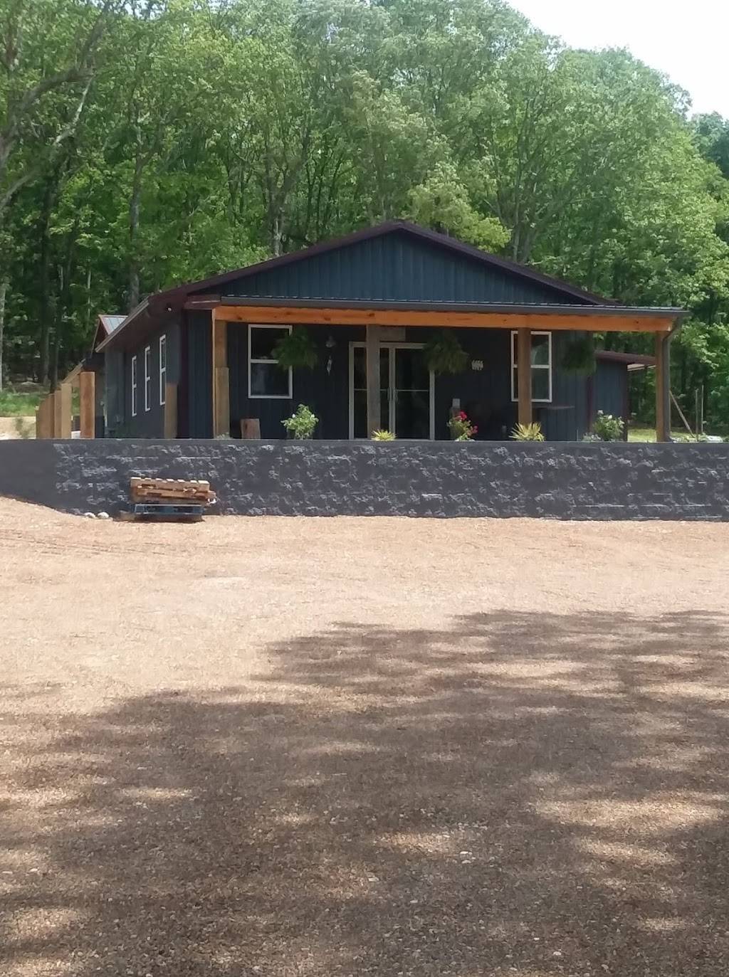 Fishbones | restaurant | 3830 Birdsong Rd, Camden, TN 38320, USA | 7315844355 OR +1 731-584-4355