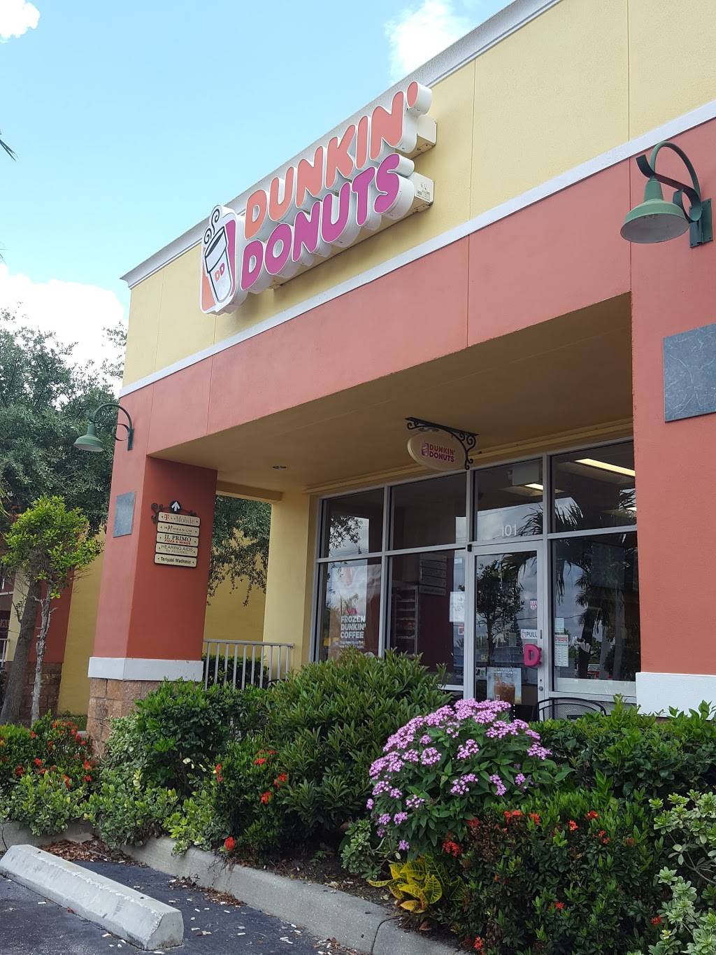 Dunkin | bakery | 2221 Santa Barbara Blvd Unit 101, Cape Coral, FL 33991, USA | 2397728885 OR +1 239-772-8885