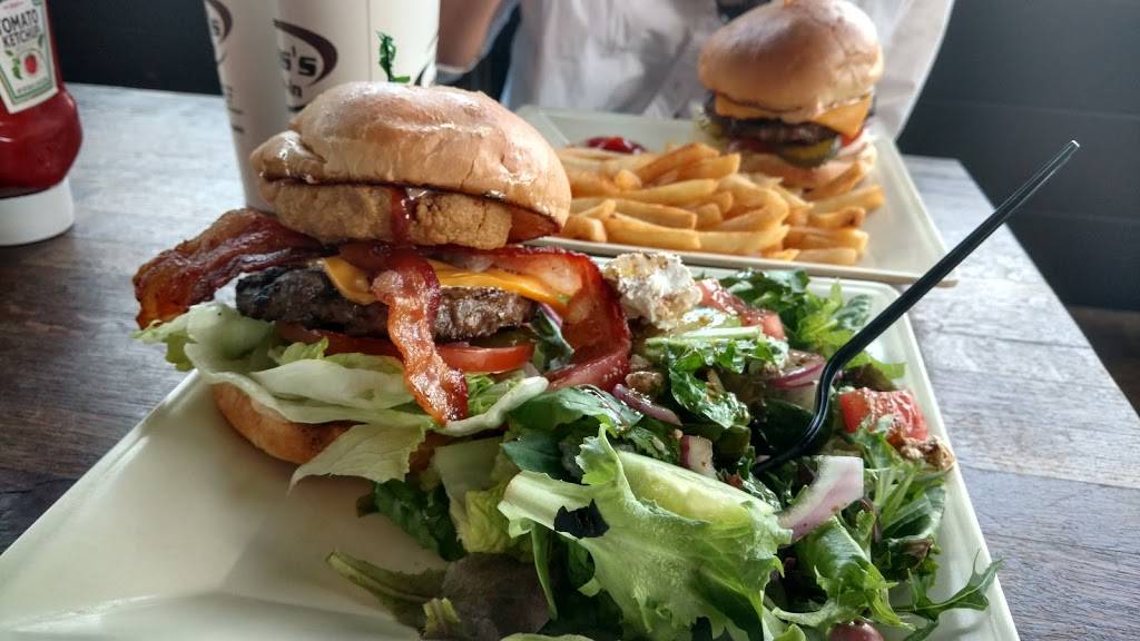 Guss Drive-In | restaurant | 1657 W 3rd St, Los Angeles, CA 90017, USA | 2134838885 OR +1 213-483-8885