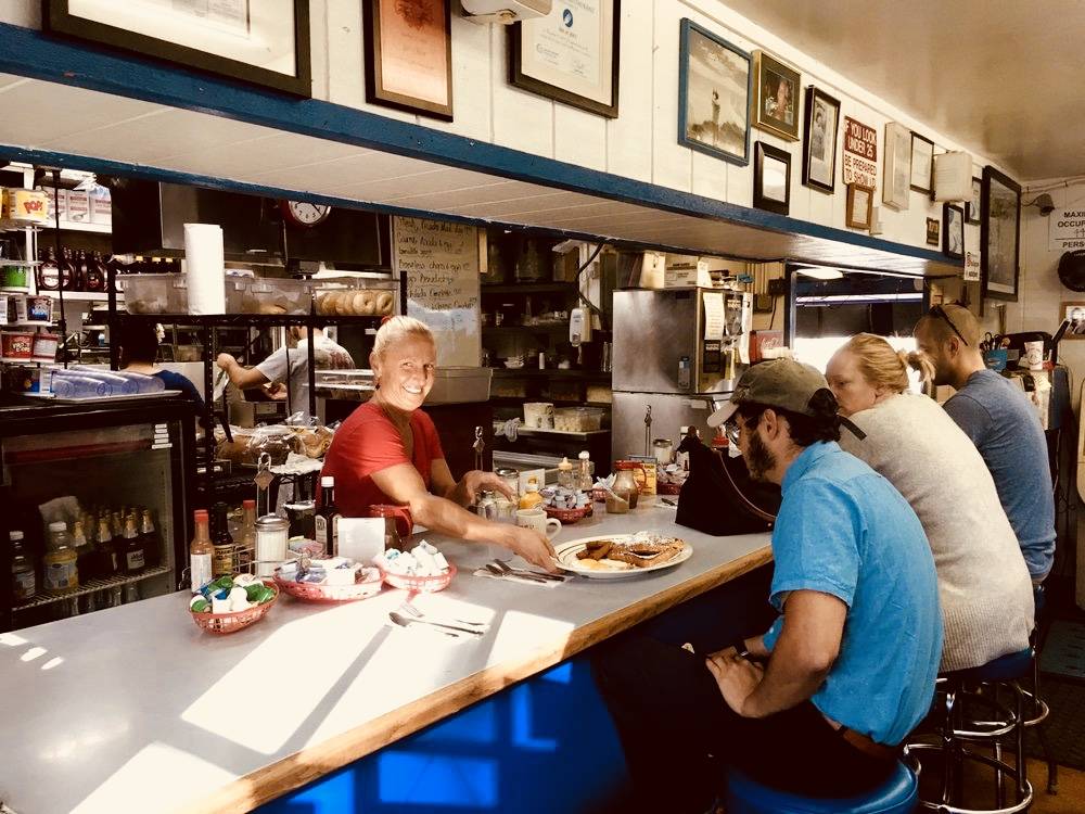 Eat at Joes | restaurant | 400 N Pacific Coast Hwy, Redondo Beach, CA 90277, USA | 3103769570 OR +1 310-376-9570