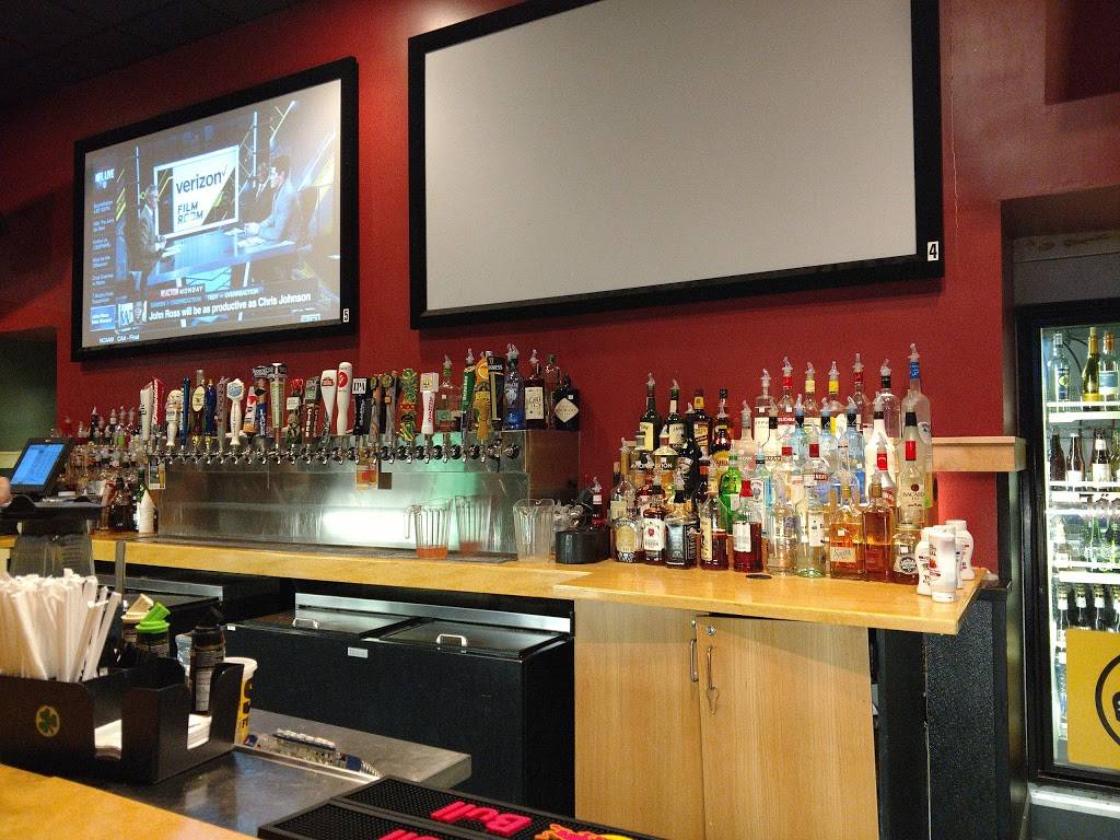 Buffalo Wild Wings | restaurant | 1638 Carl D. Silver Parkway, Fredericksburg, VA 22401, USA | 5405488048 OR +1 540-548-8048