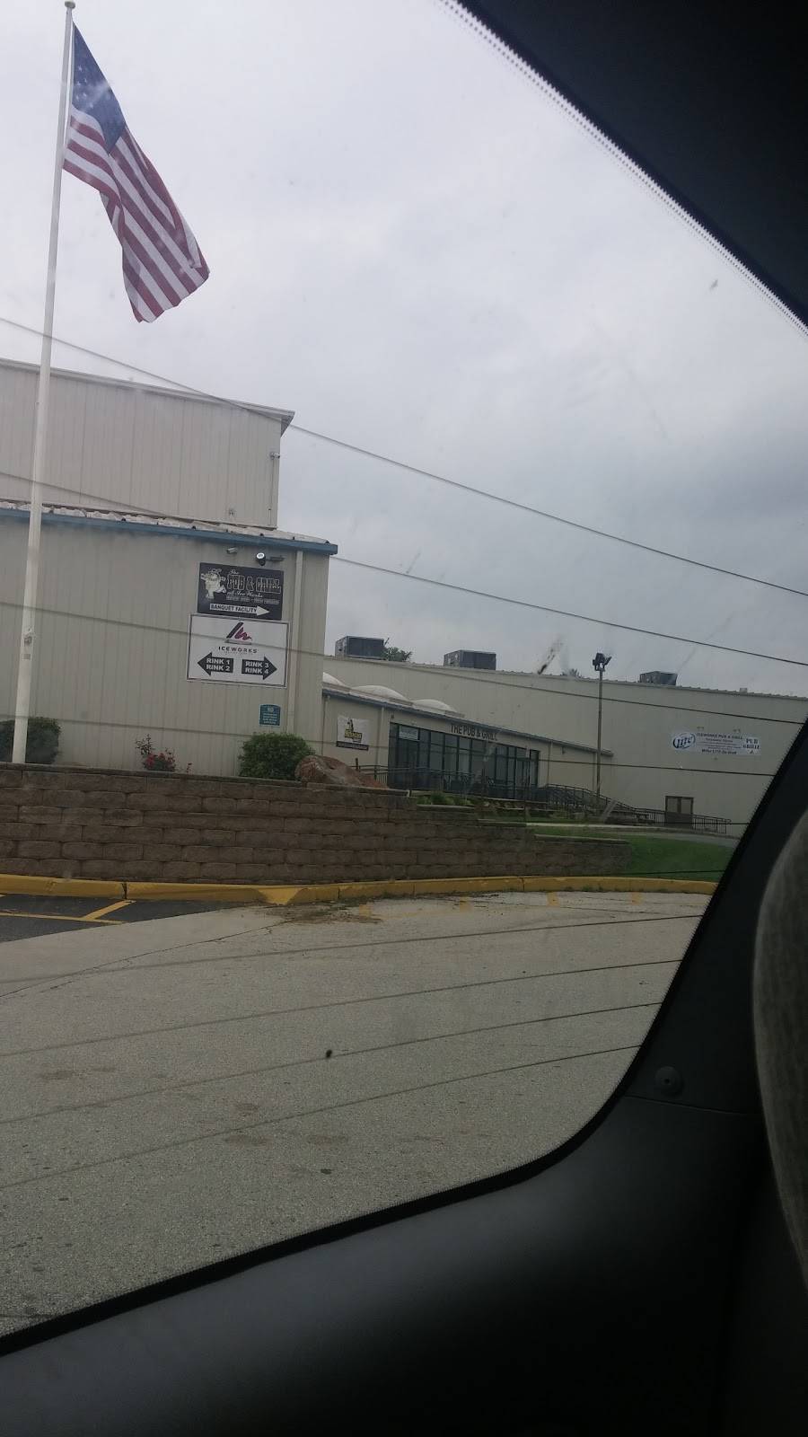 IceWorks Skating Complex | restaurant | 3100 Dutton Mill Rd, Aston, PA 19014, USA | 6104972200 OR +1 610-497-2200