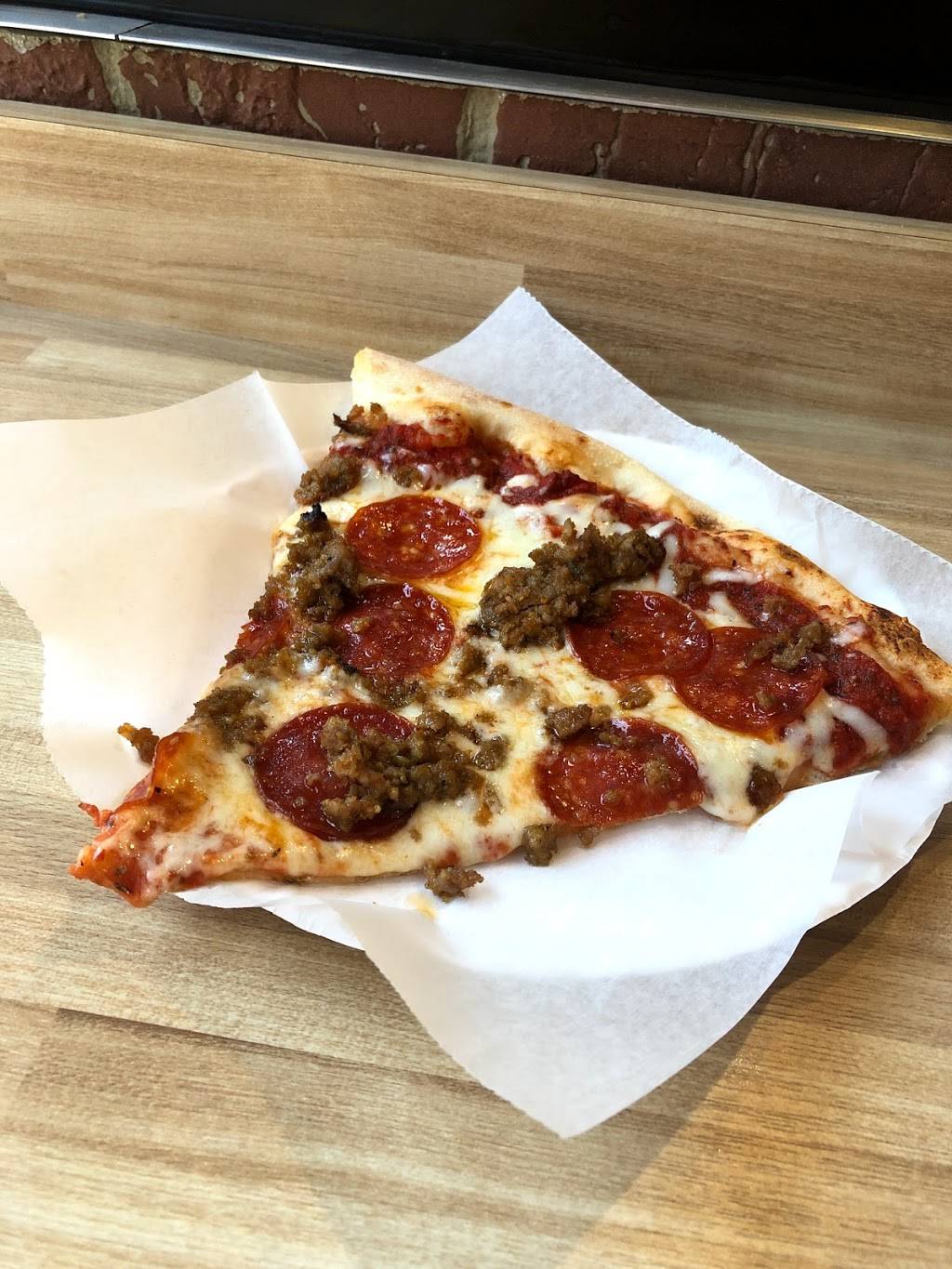 Aracri Pizzeria | restaurant | 1607 N High St, Columbus, OH 43201, USA | 6147547925 OR +1 614-754-7925