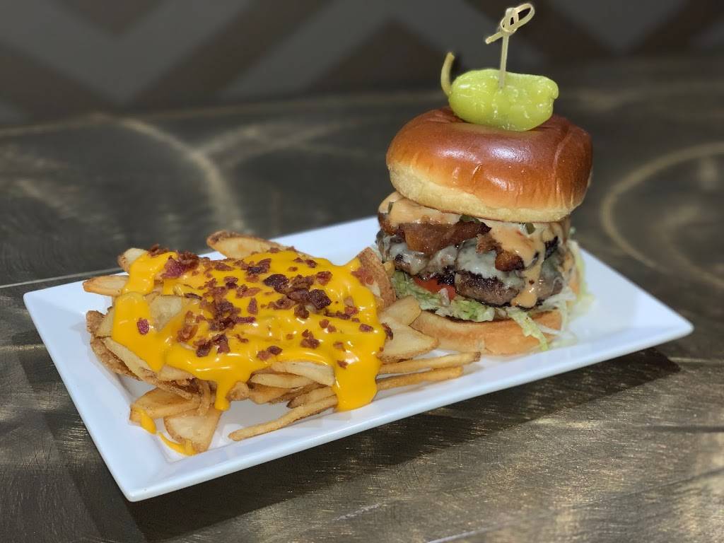 Social - Eats & Crafts | restaurant | 655 NE 56th St, Pleasant Hill, IA 50327, USA | 5152631700 OR +1 515-263-1700