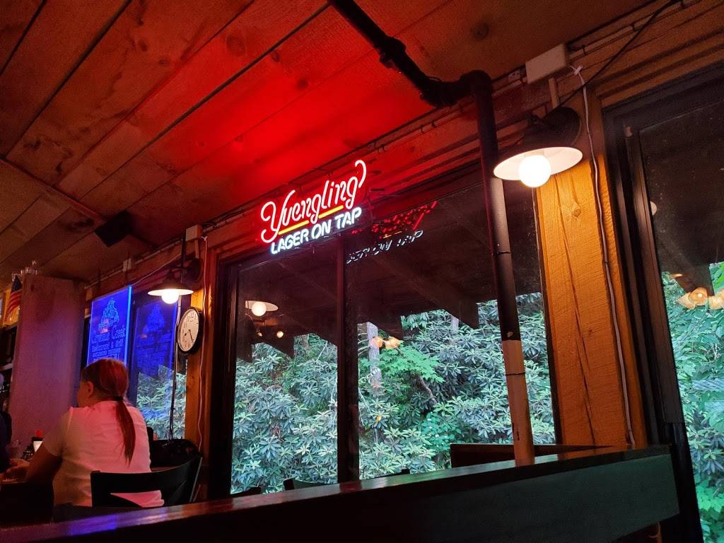 Crystelle Creek Restaurant | restaurant | 1654 East Pkwy, Gatlinburg, TN 37738, USA | 8654301551 OR +1 865-430-1551