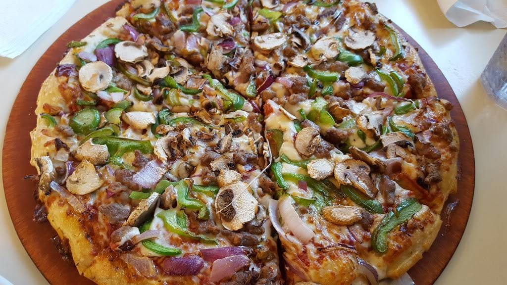 Pizza Hut | restaurant | 905 Apollo Dr, Wapakoneta, OH 45895, USA | 4197389218 OR +1 419-738-9218