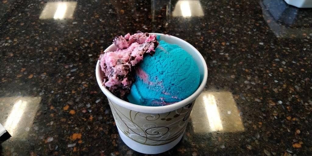 Shawarma Corner | restaurant | 323 Erie St S, Leamington, ON N8H 3C8, Canada | 5193988852 OR +1 519-398-8852