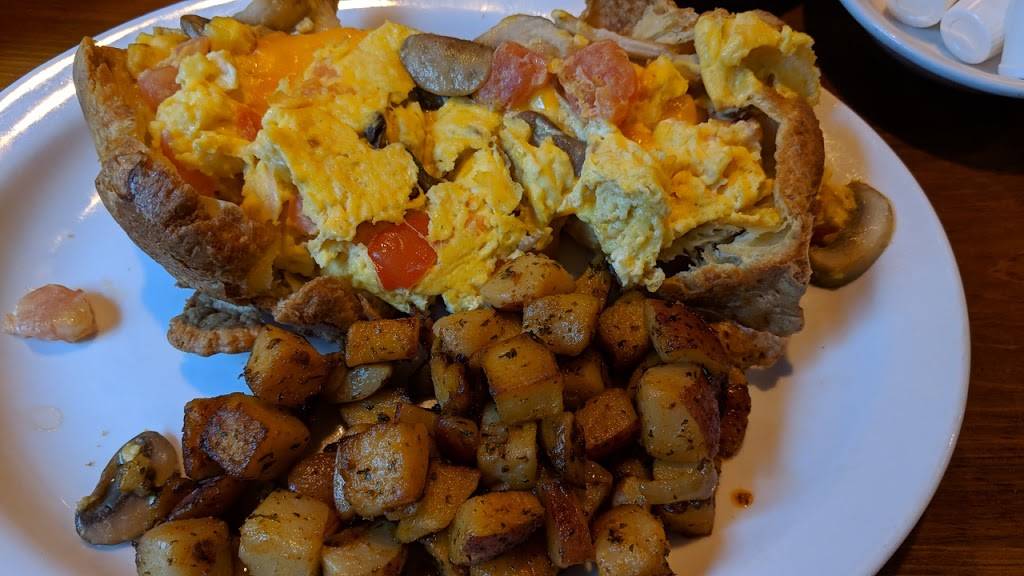 Kennedys Restaurant & Market | restaurant | 247 Maple St, Marlborough, MA 01752, USA | 5084855800 OR +1 508-485-5800