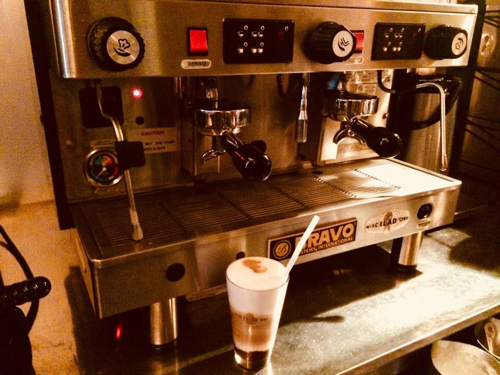 Urban Social House | cafe | 5220 Hollywood Blvd, Los Angeles, CA 90027, USA | 3237418339 OR +1 323-741-8339