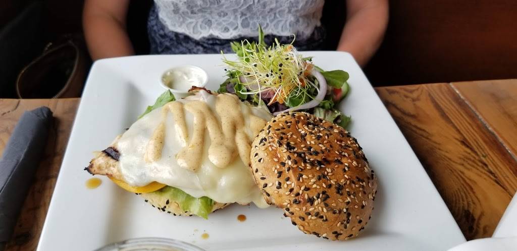 Debbs Cuisine On Queen | restaurant | 109 Queen St, Dunnville, ON N1A 1H6, Canada | 2895180322 OR +1 289-518-0322