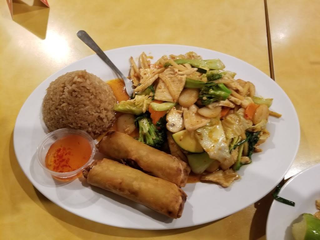 Luckies Thai Asian Cuisine | restaurant | 8110 S Houghton Rd # 186, Tucson, AZ 85747, USA | 5206641011 OR +1 520-664-1011