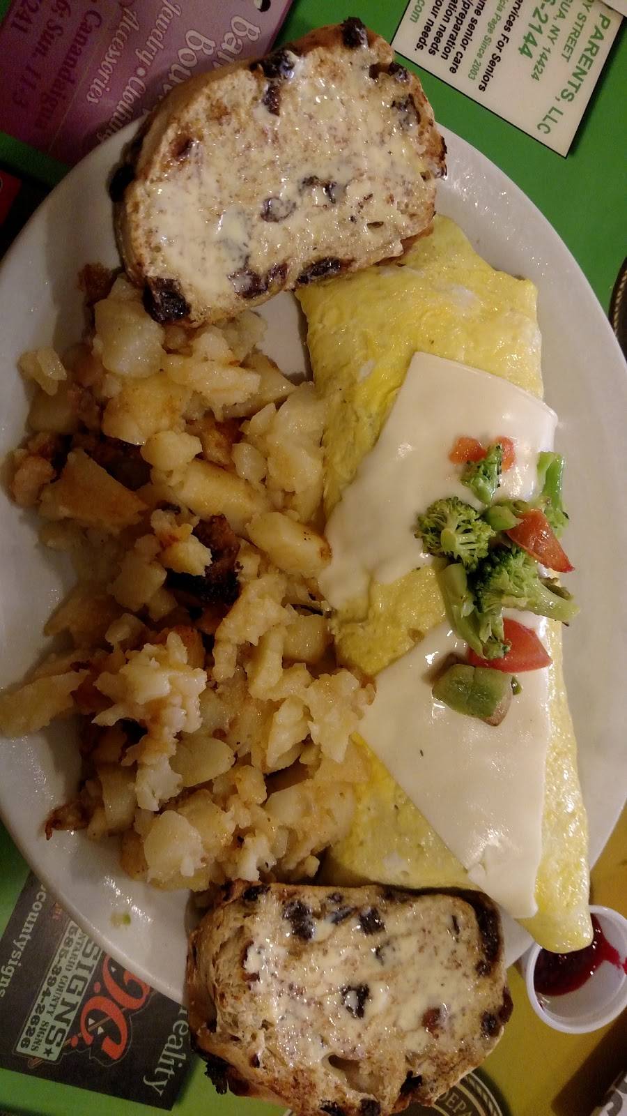 Pattys Place | restaurant | 33 N Main St, Canandaigua, NY 14424, USA | 5853969470 OR +1 585-396-9470