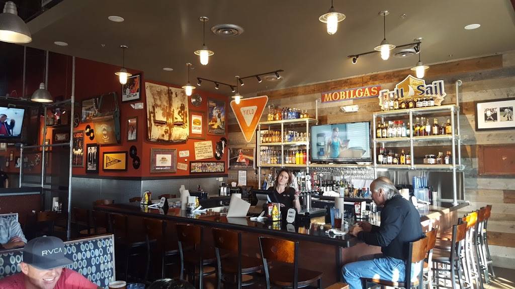 Bad Daddys Burger Bar | restaurant | 4928 Thompson Pkwy, Johnstown, CO 80534, USA | 9706674978 OR +1 970-667-4978