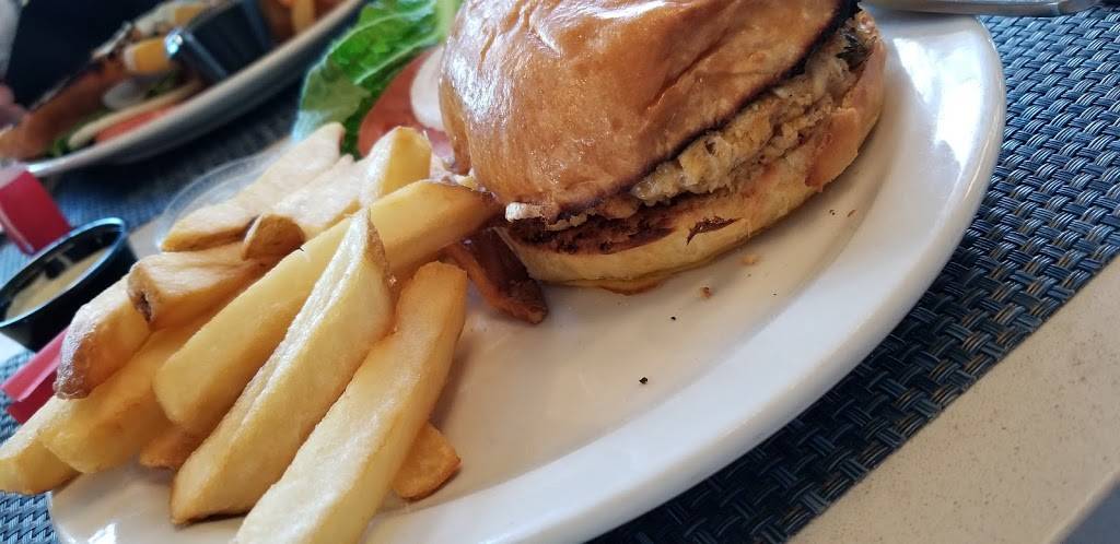 Sam & Harrys Bar | restaurant | 2401 S Smith Blvd, Arlington, VA 22202, USA | 7034157935 OR +1 703-415-7935