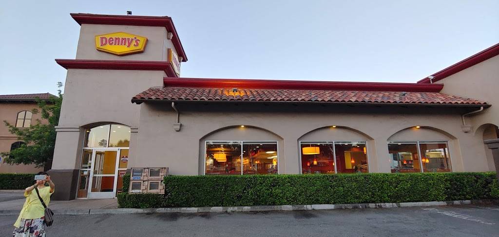 Dennys | restaurant | 200 S Akers St, Visalia, CA 93291, USA | 5596363160 OR +1 559-636-3160