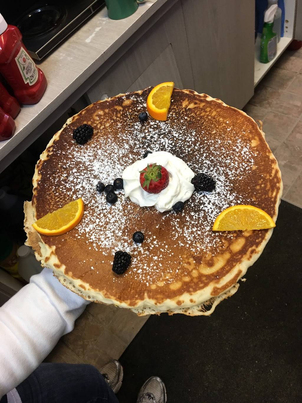 Kountry Kitchen | restaurant | 115 Kent St W, Lindsay, ON K9V 2Y4, Canada | 7058788715 OR +1 705-878-8715