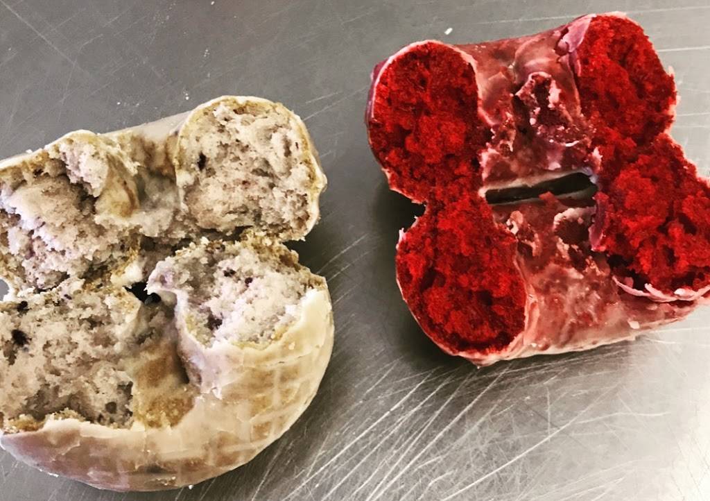 Cajun Market Donut Company | bakery | 1812 W Pinhook Rd, Lafayette, LA 70508, USA | 3375044242 OR +1 337-504-4242