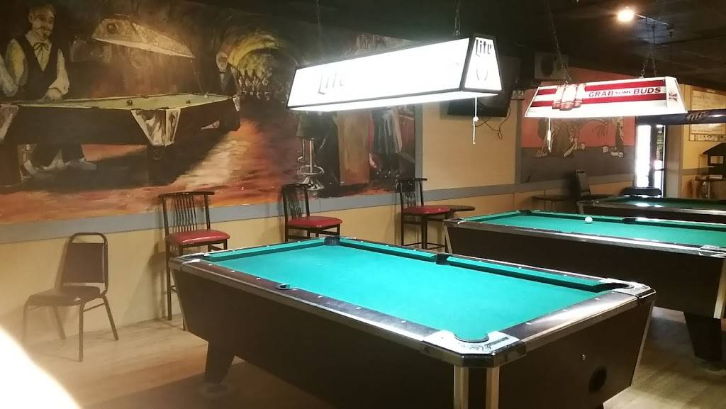 Spare Time Lounge | restaurant | 123 S 4th St, Seward, NE 68434, USA | 4026433898 OR +1 402-643-3898