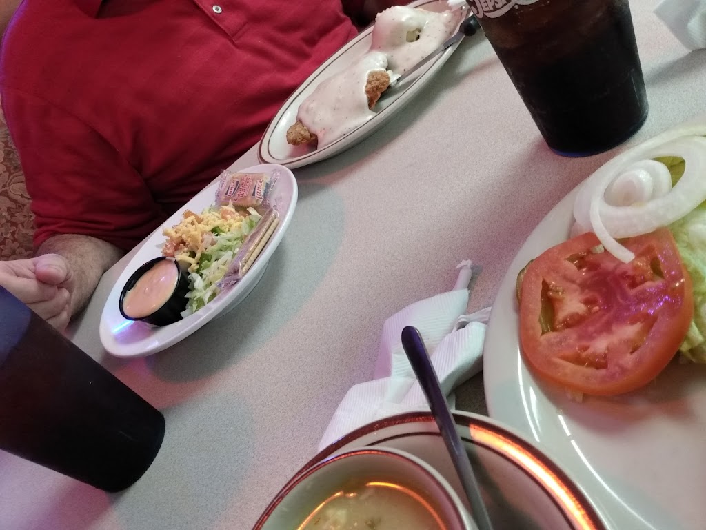 Shelbina Family Restaurant | restaurant | 302 N Center St #1120, Shelbina, MO 63468, USA | 5735887778 OR +1 573-588-7778