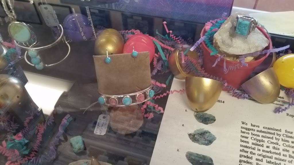 Ponderosa Country Store | meal takeaway | 39608 US-24, Florissant, CO 80816, USA | 7193777804 OR +1 719-377-7804