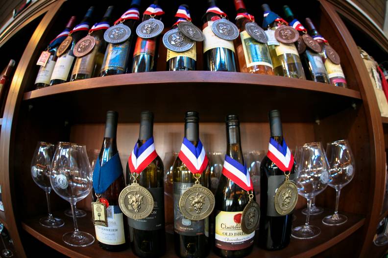 Chandler Hill Vineyards | restaurant | 596 Defiance Rd, Defiance, MO 63341, USA | 6367982675 OR +1 636-798-2675