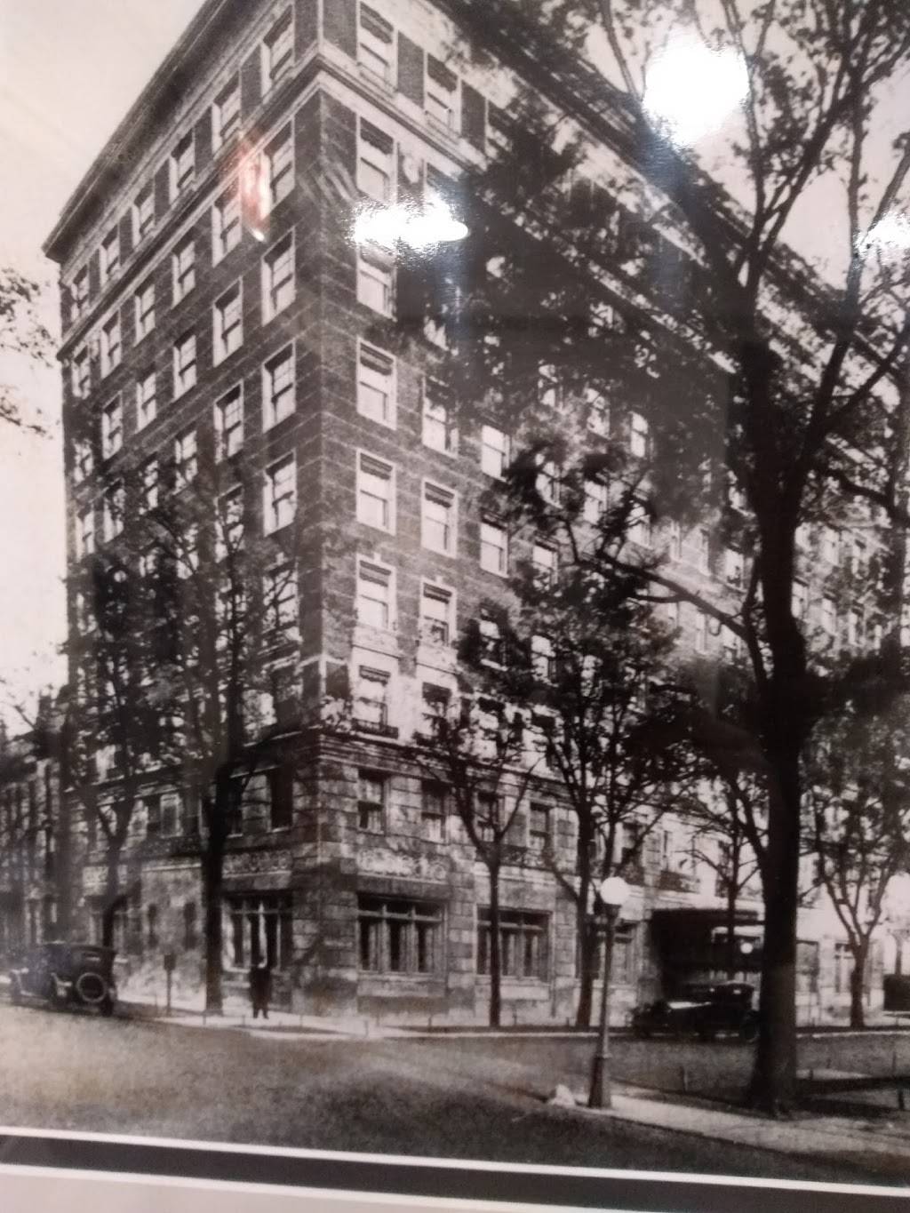 Ambassador Chicago | cafe | 1301 N State Pkwy, Chicago, IL 60610, USA | 3127873700 OR +1 312-787-3700