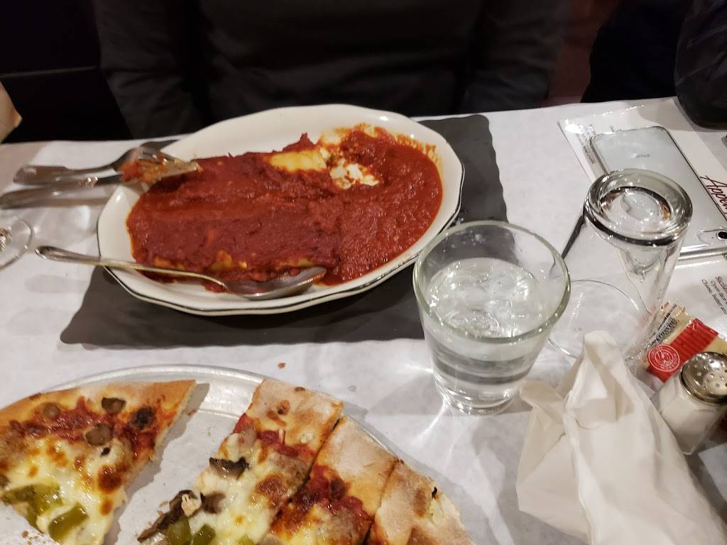 Filippos Italian Restaurant | restaurant | 6915 W Lincoln Ave, Milwaukee, WI 53219, USA | 4143214040 OR +1 414-321-4040