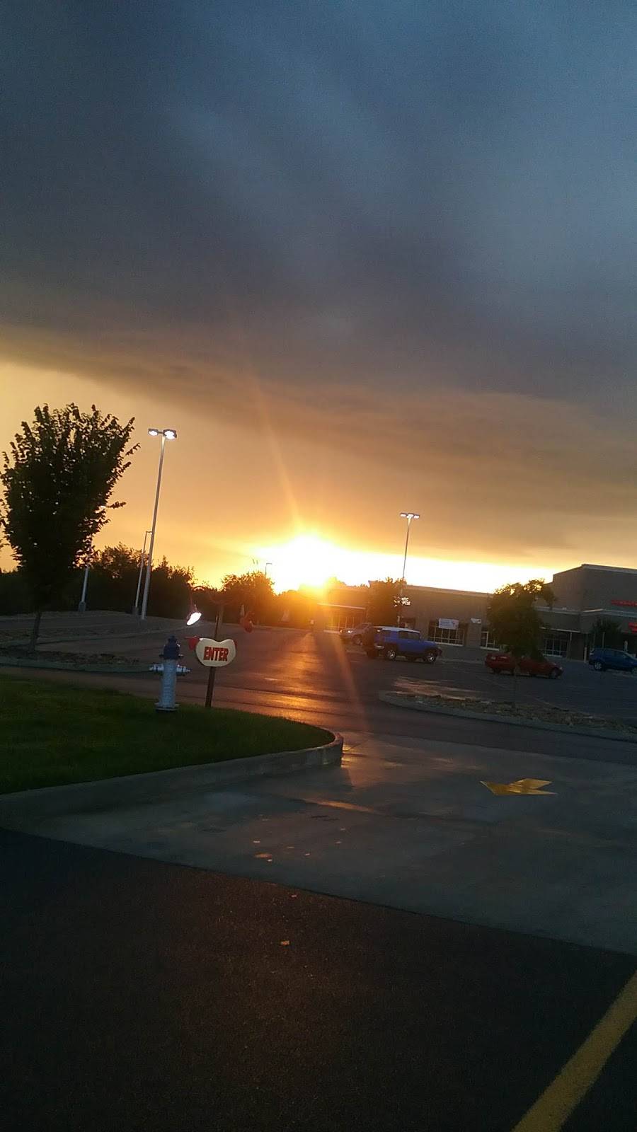 Pals Sudden Service | restaurant | 932 N State of Franklin Rd, Johnson City, TN 37604, USA | 4239750029 OR +1 423-975-0029