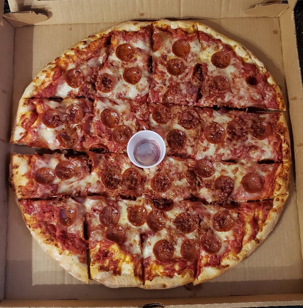 Russos Pizza | restaurant | 10 Cedarfield Commons, Rochester, NY 14612, USA | 5852253570 OR +1 585-225-3570