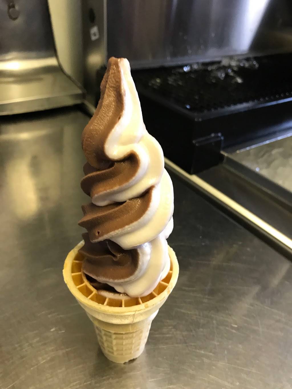 West Street Burgers | restaurant | 130 S West St, Wichita, KS 67213, USA | 3169439441 OR +1 316-943-9441