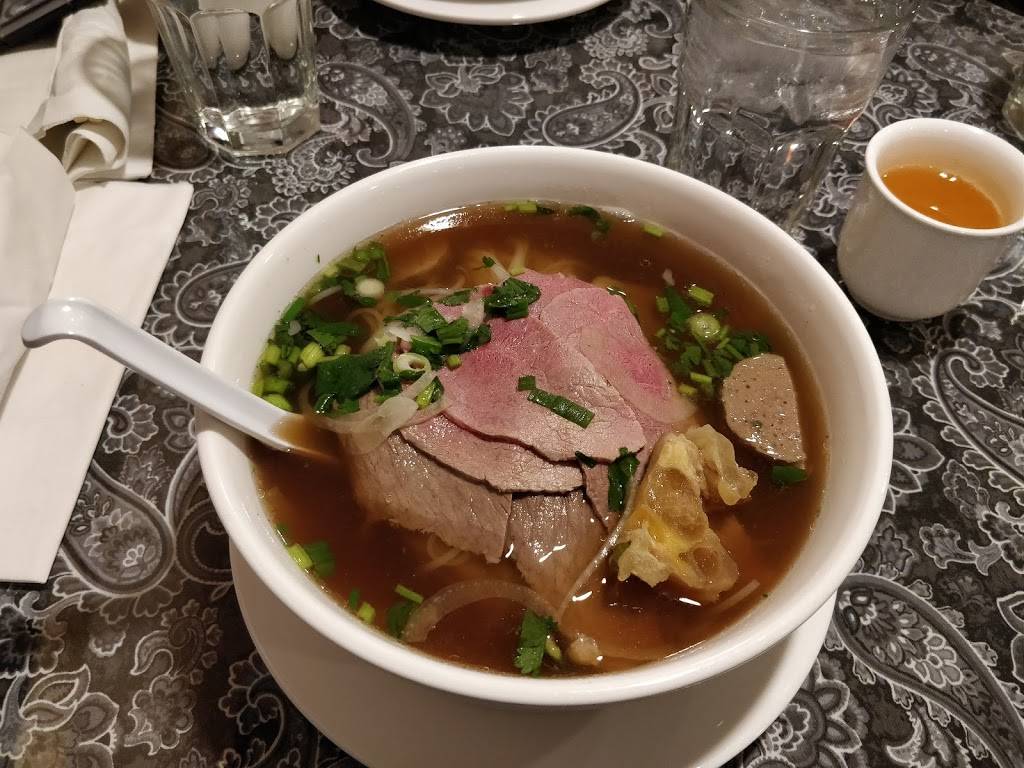 Les Pho | restaurant | W63N146 Washington Ave, Cedarburg, WI 53012, USA | 2622048169 OR +1 262-204-8169
