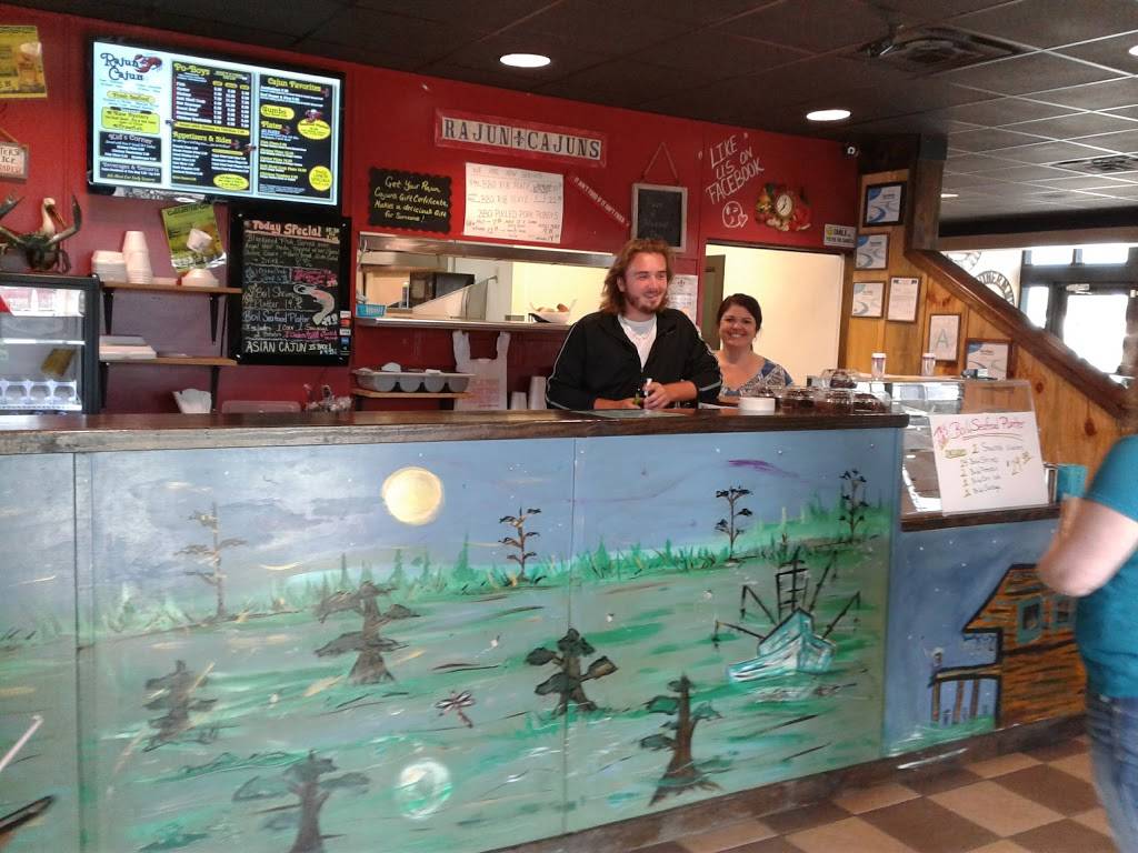 Rajun Cajun | restaurant | 916-924 MS-13, Columbia, MS 39429, USA | 6014449009 OR +1 601-444-9009