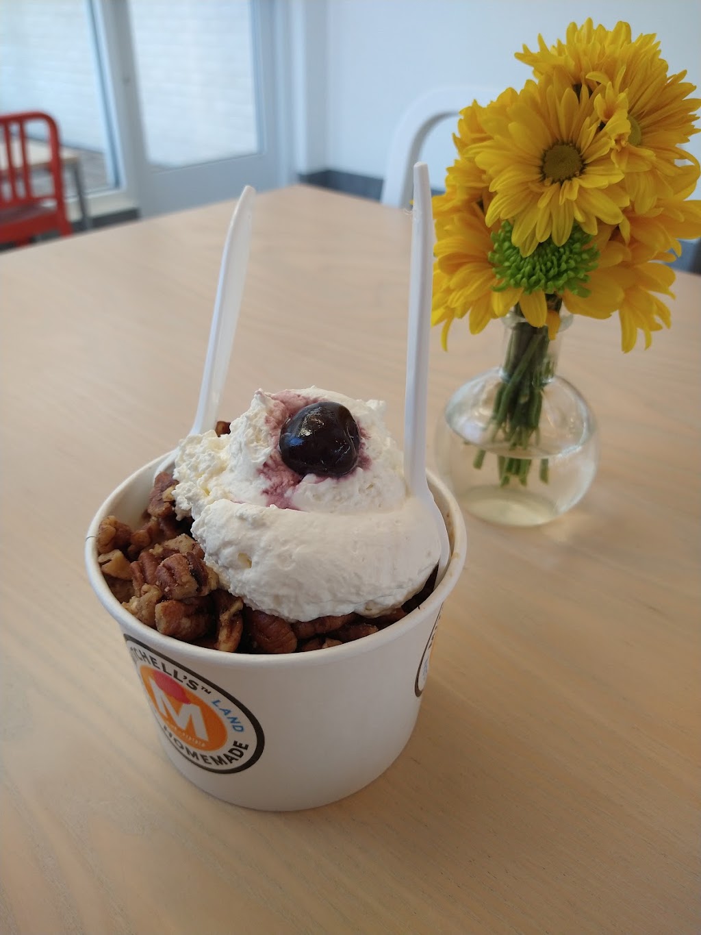 Mitchells Ice Cream (Westlake Shop) | restaurant | 27155 Detroit Rd, Westlake, OH 44145, USA | 4404551405 OR +1 440-455-1405