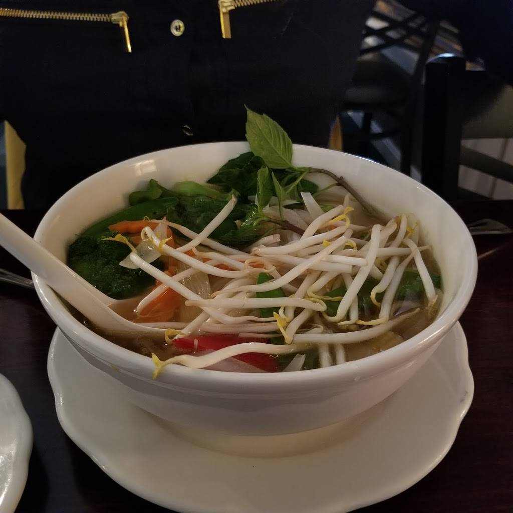 Sara Thai Restaurant | restaurant | 92 New Rochester Rd, Dover, NH 03820, USA | 6037421611 OR +1 603-742-1611