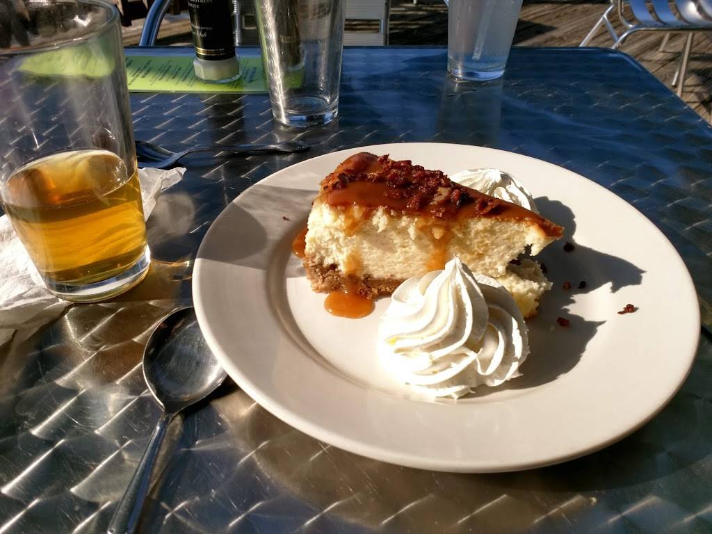 Fish Camp Lake Eustis | restaurant | 901 Lake Shore Blvd, Tavares, FL 32778, USA | 3527424400 OR +1 352-742-4400