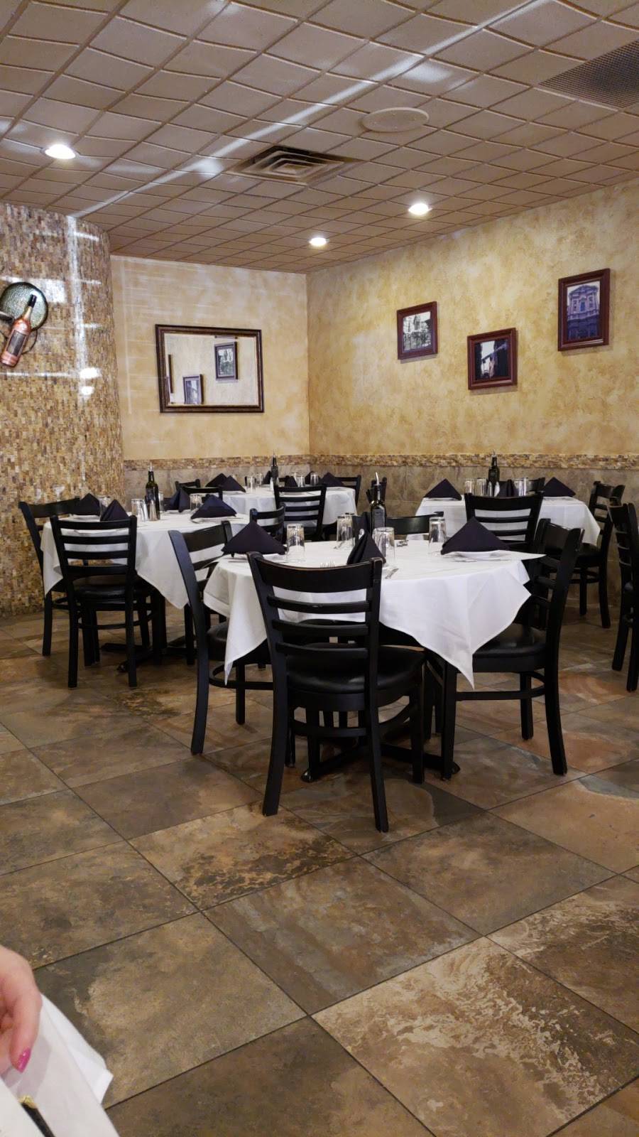 RoccoVinos Italian Restaurant | restaurant | 1085 E Nerge Rd, Elk Grove Village, IL 60007, USA | 8475242411 OR +1 847-524-2411